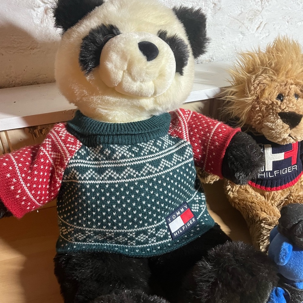 VTG. Tommy Hilfiger plushies!!